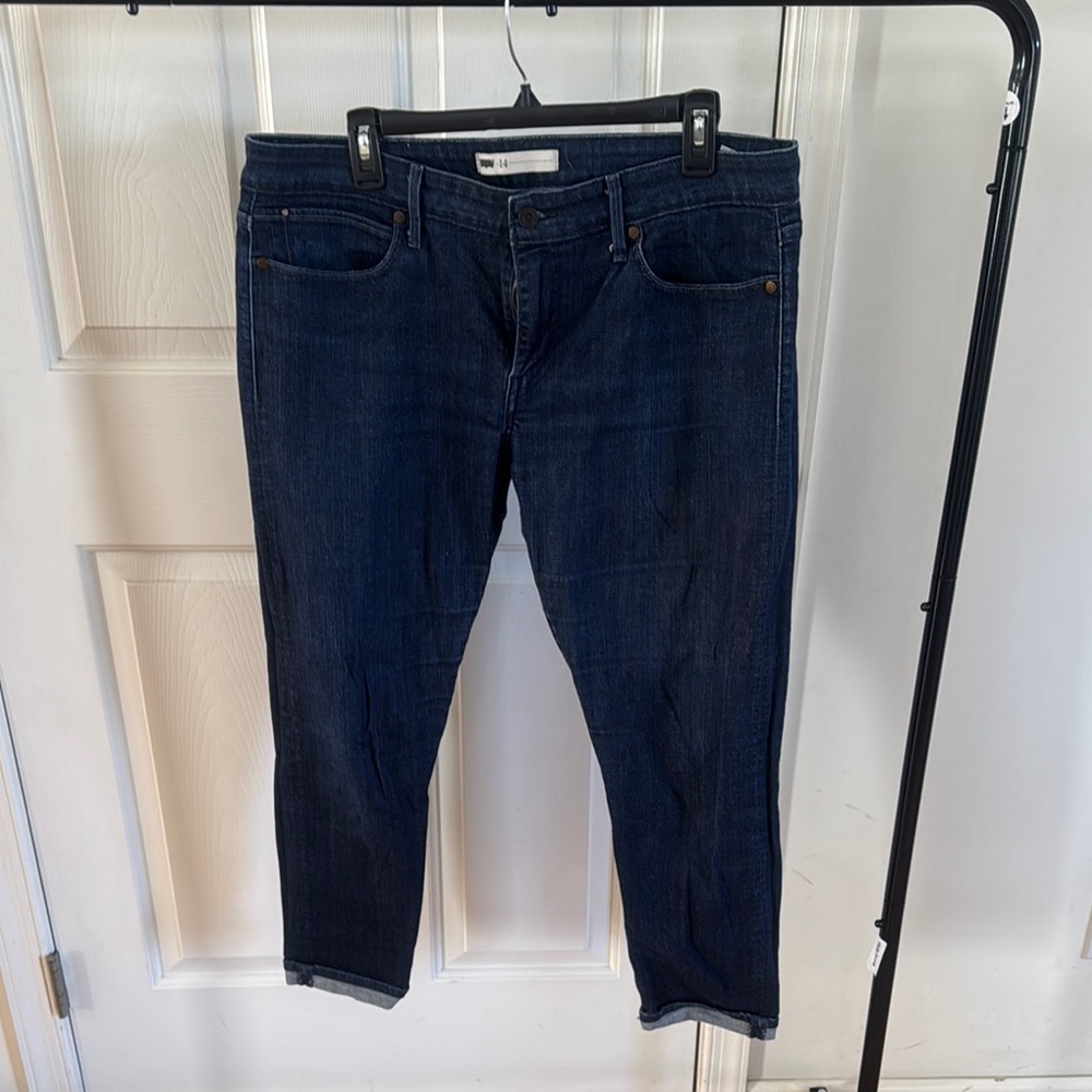 Women’s Cropped  Blue Jeans